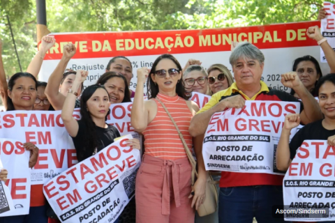 PROFESSORES DE TERESINA CONTINUAM EM GREVE APESAR DE DETERMINAÇÃO JUDICIAL PARA SUSPENSÃO.