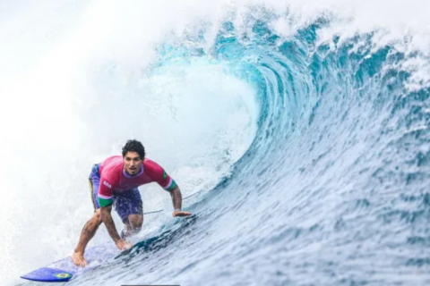 GABRIEL MEDINA FAZ A MAIOR NOTA DO SURFE EM OLIMPÍADAS E SE VINGA DE JAPONÊS.